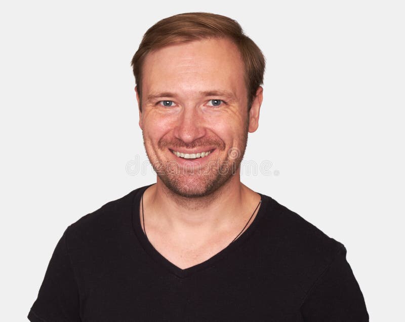 Portrait de jeune homme de sourire avec la barbe photos libres de droits Portrait de jeune homme de sourire avec la barbe photos libres de droits