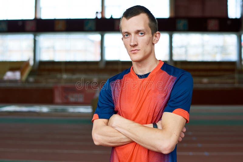 Portrait de jeune sportif moderne images stock Portrait de jeune sportif moderne images stock