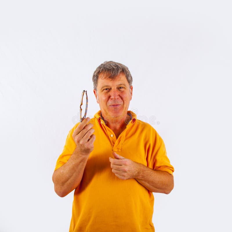 Portrait de l'homme bel mignon donnant des conseils amicaux photos libres de droits Portrait de l'homme bel mignon donnant des conseils amicaux photos libres de droits