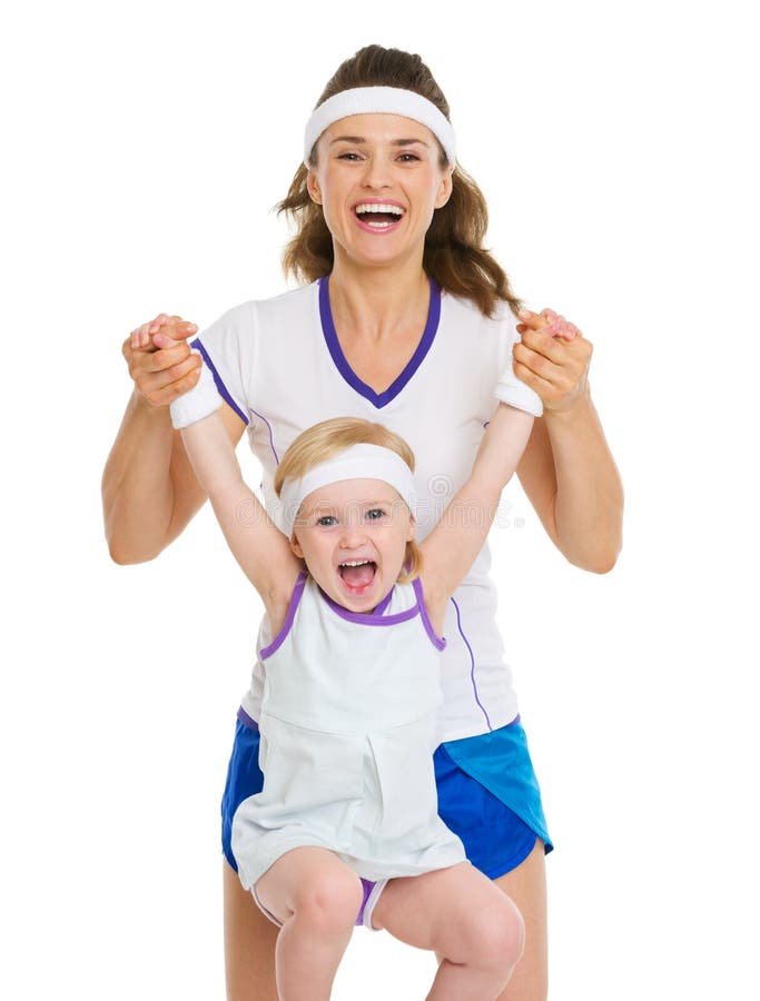 Portrait de mère et de bébé dans des vêtements de tennis photo stock Portrait de mère et de bébé dans des vêtements de tennis photo stock