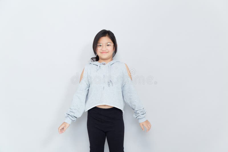 Portrait de petite jeune fille mignonne. image libre de droits