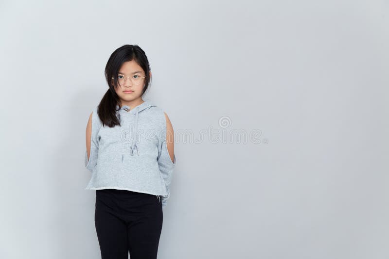 Portrait de petite jeune fille mignonne. image stock