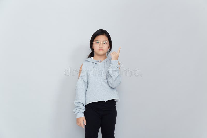 Portrait de petite jeune fille mignonne. image libre de droits