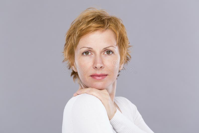 Portrait De Quarante Ans De Femme Photo stock Image du visage