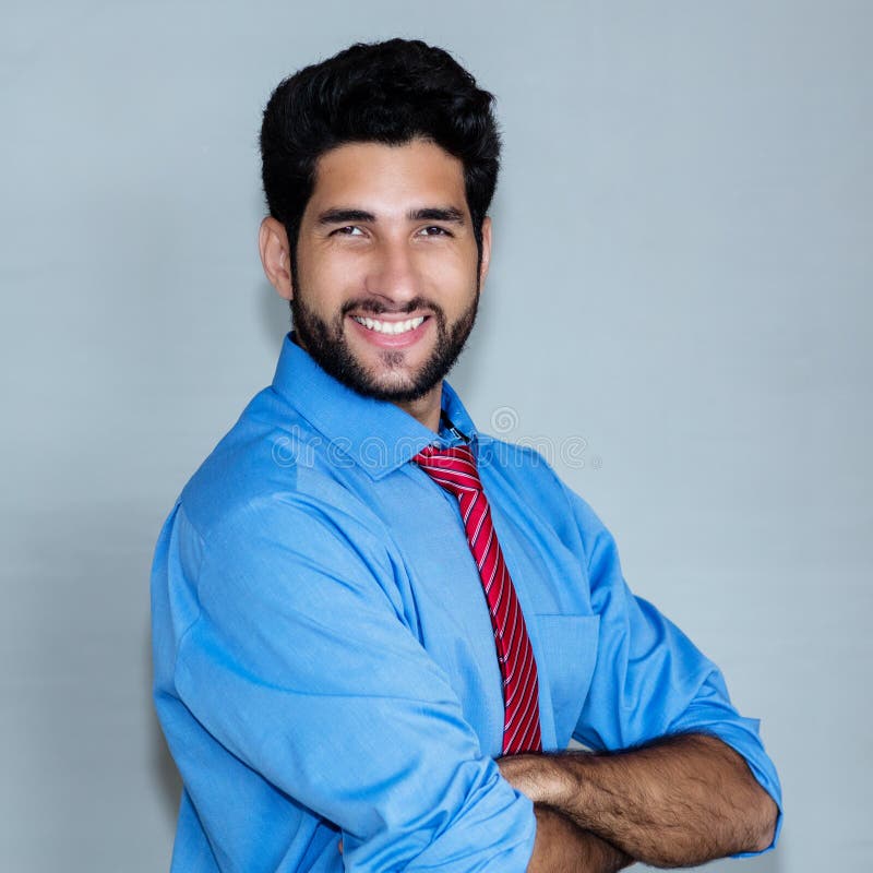 Portrait de rire l'homme d'affaires latino-américain de hippie photo stock Portrait de rire l'homme d'affaires latino-américain de hippie photo stock