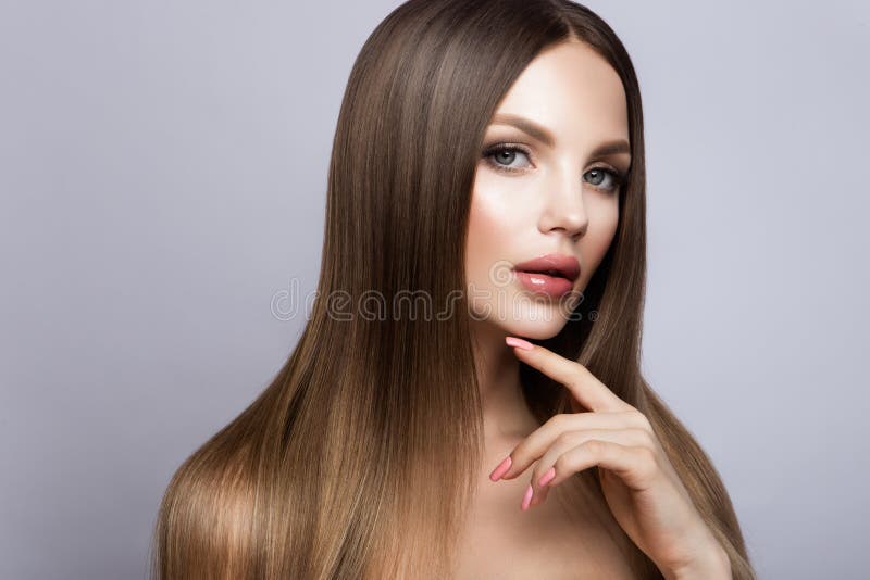 Portrait de visage de femme de beauté Beau Girl modèle avec la peau propre fraîche parfaite photos stock Portrait de visage de femme de beauté Beau Girl modèle avec la peau propre fraîche parfaite photos stock
