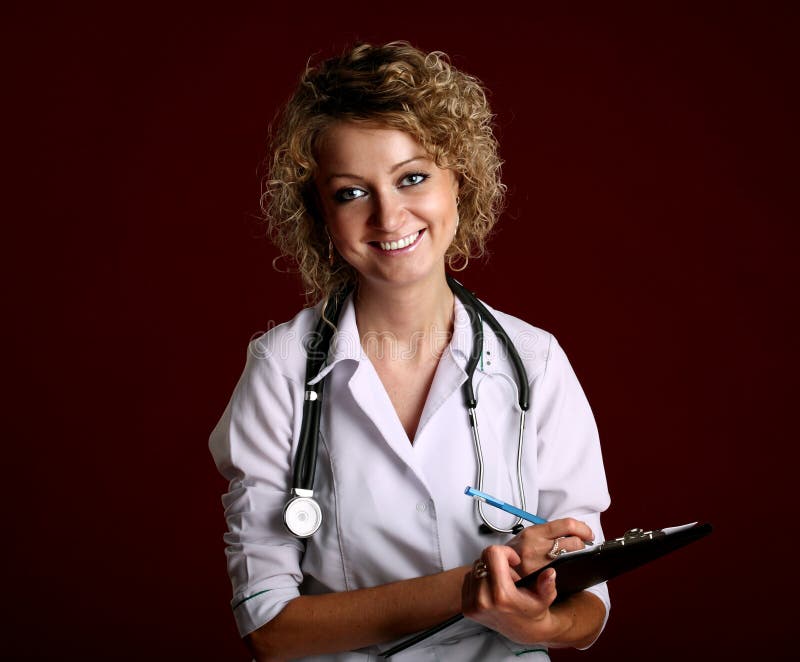 Portrait der lächelnden Arztfrau lizenzfreie stockfotografie Portrait der lächelnden Arztfrau lizenzfreie stockfotografie