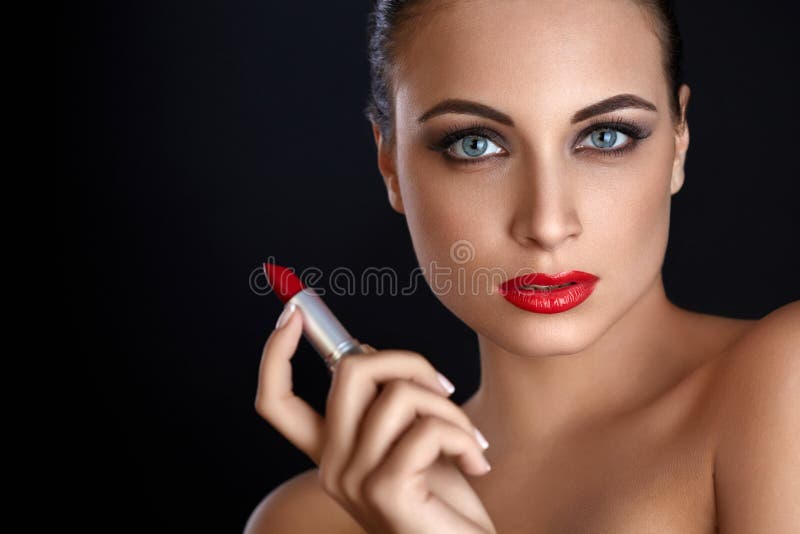 Portrait Der Schönen Frau Mit Rotem Lippenstift Rote Lippen Stockfoto ...