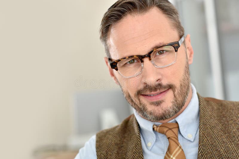 Portrait des stattlichen Mannes stockbild Portrait des stattlichen Mannes stockbild