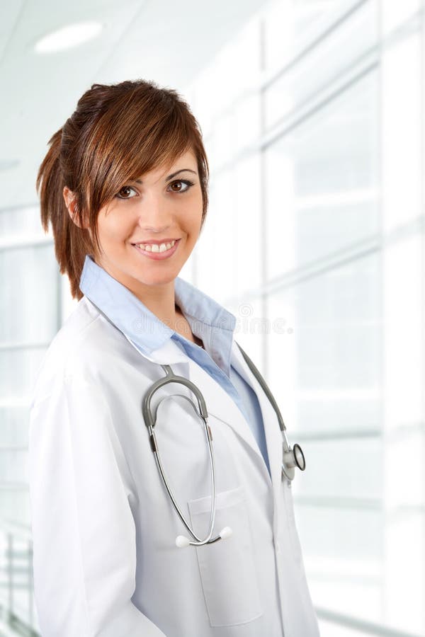 Portrait des weiblichen Doktors mit Stethoskop. stockbilder Portrait des weiblichen Doktors mit Stethoskop. stockbilder
