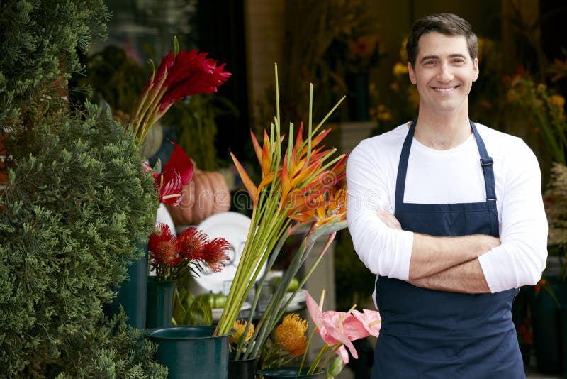 Portrait du fleuriste masculin Outside Shop photo stock Portrait du fleuriste masculin Outside Shop photo stock