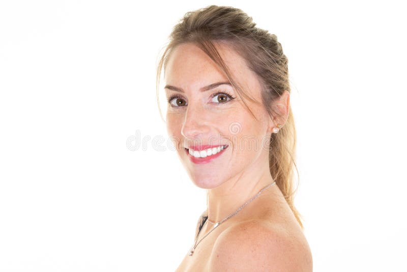 Portrait 30er Jahre lächelnd schöne Frau echte perfekte Haut Schönheit im weißen Hintergrund lizenzfreies stockbild Portrait 30er Jahre lächelnd schöne Frau echte perfekte Haut Schönheit im weißen Hintergrund lizenzfreies stockbild