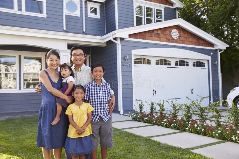 Portrait Of Family Standing Outside House royalty free stock photos Portrait Of Family Standing Outside House royalty free stock photos