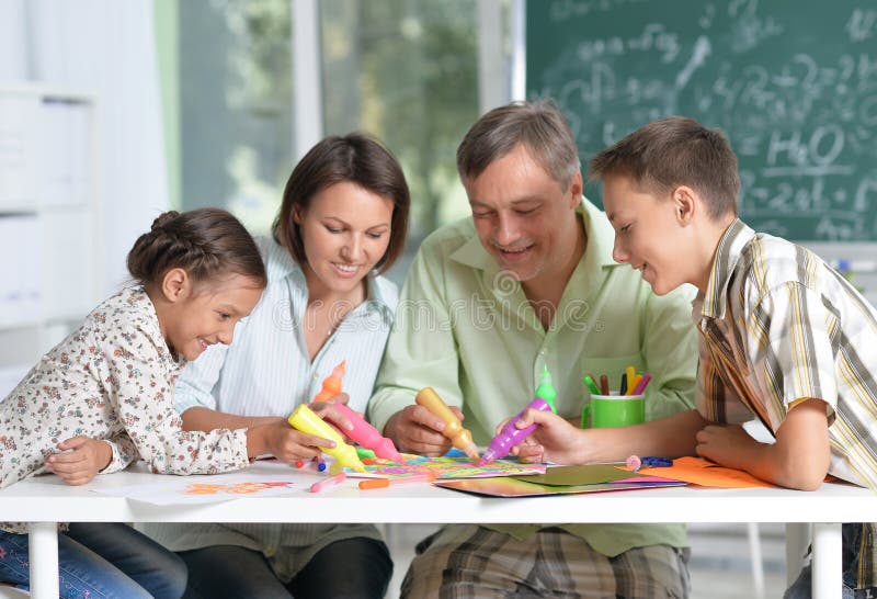 Portrait of happy family of four drawing together at home stock photography Portrait of happy family of four drawing together at home stock photography