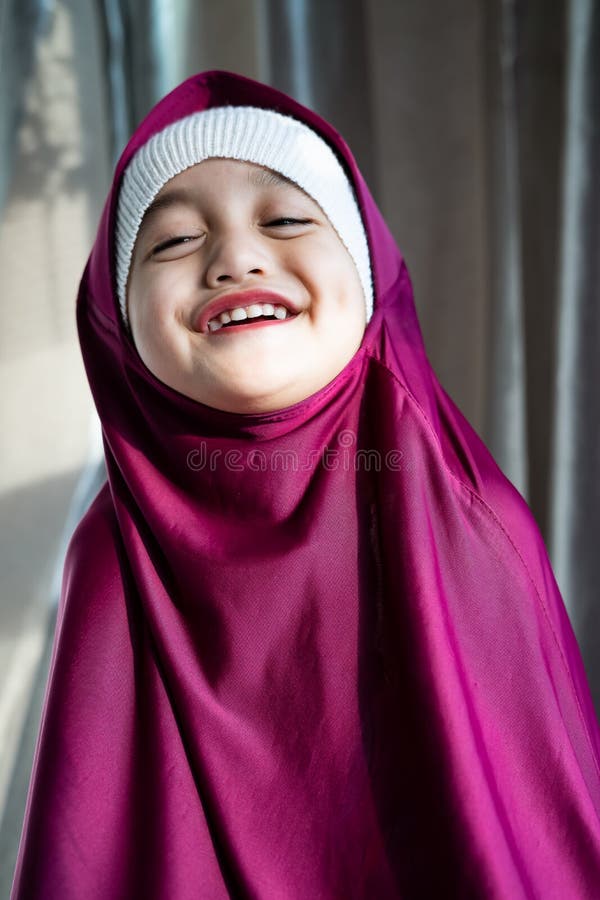 Hijab Girl Sit Smile Cute Stock Illustration 1764474020