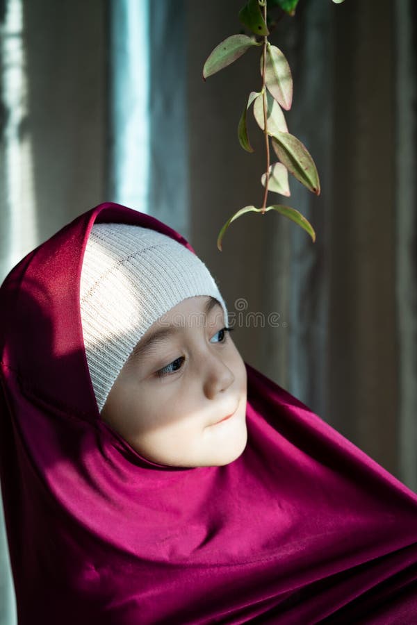 Hijab Girl Sit Smile Cute Stock Illustration 1764474020