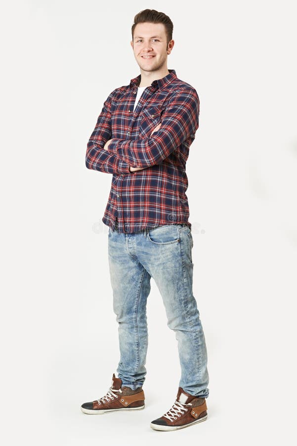 Portrait intégral de l'homme se tenant dans le studio sur Backgrou blanc photo libre de droits Portrait intégral de l'homme se tenant dans le studio sur Backgrou blanc photo libre de droits