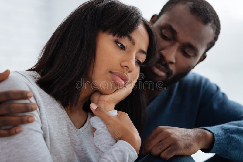 Portrait mignon de deux personnes romantiques photo libre de droits Portrait mignon de deux personnes romantiques photo libre de droits