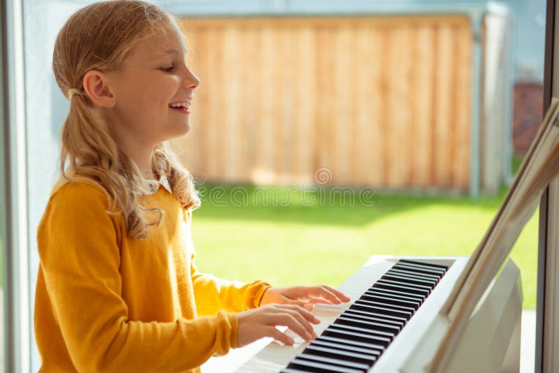 downloading Piano White Little downloading Piano White Little