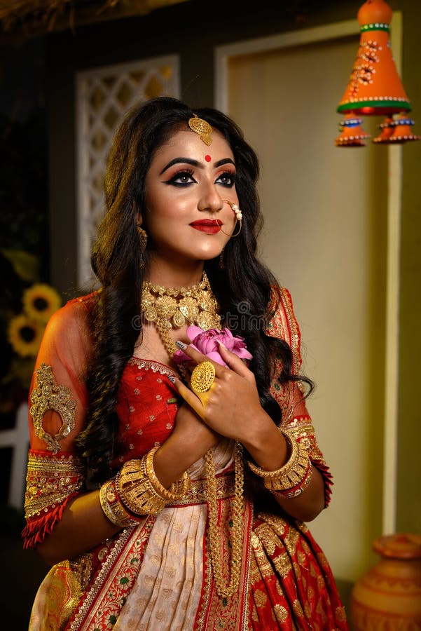 Portrait of Pretty Young Indian Girl Wearing Traditional Saree, Gold ...