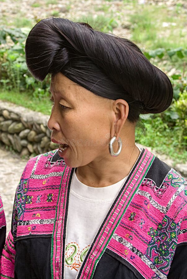 Portrait of Red Yao Woman. Red Yao Women of Huangluo are Known for the  â€œworldâ€™s Longest Hair Villageâ€ Editorial Image - Image of house,  ethnic: 134282040