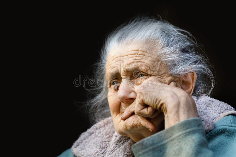 Real old women. Морщинистые руки в молодом возрасте. Фото портрет пожилой женщины в черном. Старая морщинистая немецкая женщина-демон. Легенда о морщинистых руках старой женщины огонь.