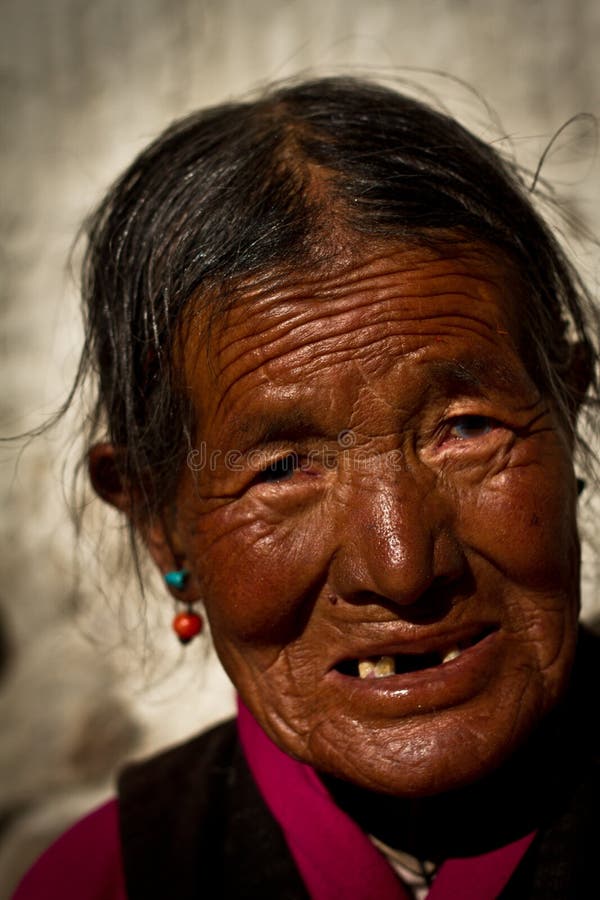 portrait-very-old-woman-tibet-wrinkled-47460382.jpg