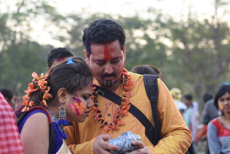 Portrait of a woman and man playing holi with colors and gulal royalty free stock photography Portrait of a woman and man playing holi with colors and gulal royalty free stock photography