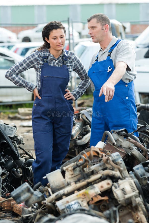 Portrait workers on junkyard stock photography Portrait workers on junkyard stock photography