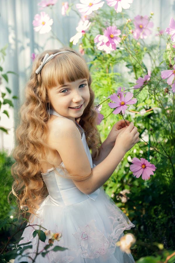 Nn Cute Child Model From Flower Studio