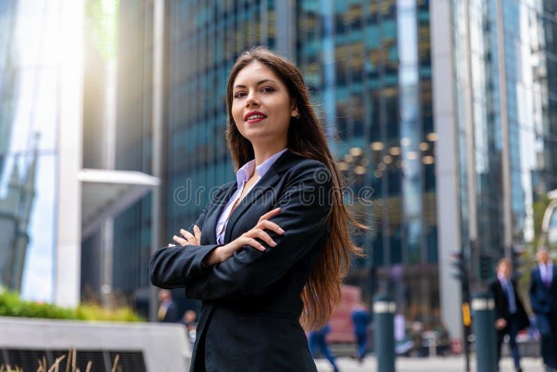 Portret de femeie de afaceri încrezătoare în orașul Londra stock image