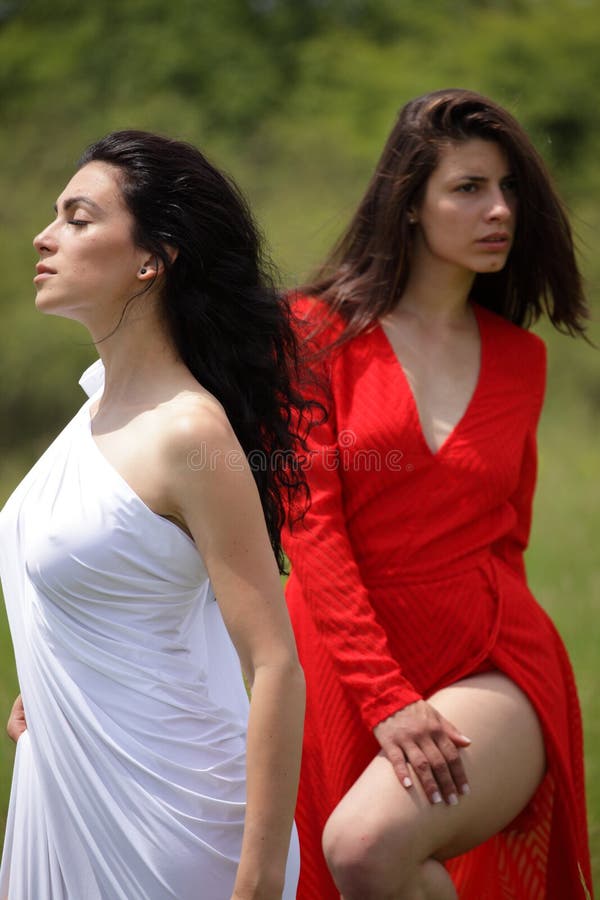Portret dwa seksowna kobieta w naturze obrazy royalty free Portret dwa seksowna kobieta w naturze obrazy royalty free