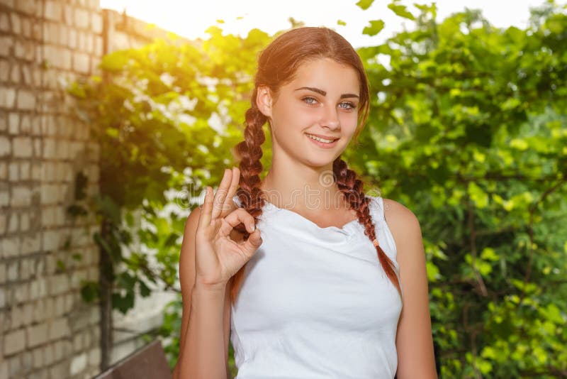 Portret dziewczyna w naturze obraz stock Portret dziewczyna w naturze obraz stock