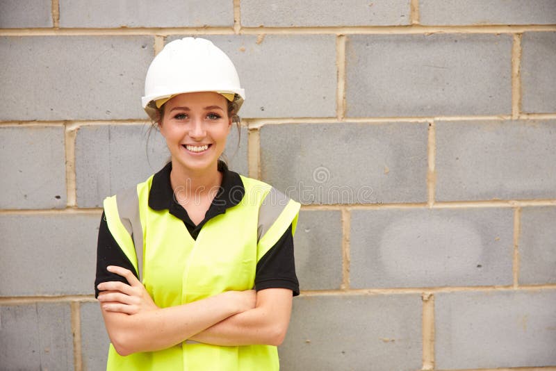 Portret Żeński pracownik budowlany Na placu budowy