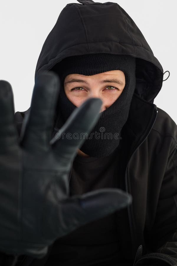 Portret jest ubranym balaclava włamywacz zdjęcie stock
