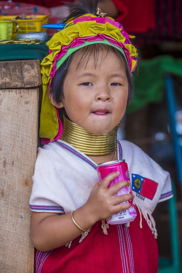 Portret Kayan plemienia kobieta w Myanmar obraz stock Portret Kayan plemienia kobieta w Myanmar obraz stock