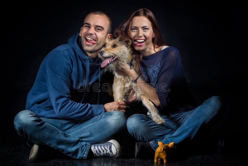 Portret para i ich śliczny pies