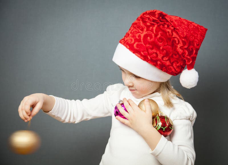 Portret powabna mała dziewczynka w Santa kapeluszu obrazy royalty free Portret powabna mała dziewczynka w Santa kapeluszu obrazy royalty free