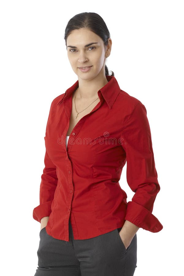 Portret przypadkowa młoda kobieta w czerwonej bluzce