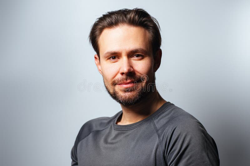 Portret przystojniaka brodatego zdjęcia stock