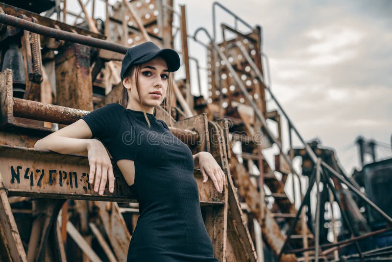 Portret seksowna młoda elegancka kobieta obrazy stock Portret seksowna młoda elegancka kobieta obrazy stock