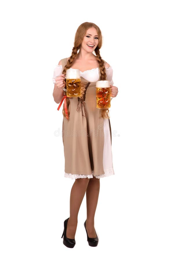 Portret Szczęśliwa kobieta Jest ubranym Tradycyjnego Oktoberfest kostium z Dwa Piwnymi szkłami i Trzyma znaka Odizolowywający dal zdjęcie stock Portret Szczęśliwa kobieta Jest ubranym Tradycyjnego Oktoberfest kostium z Dwa Piwnymi szkłami i Trzyma znaka Odizolowywający dal zdjęcie stock