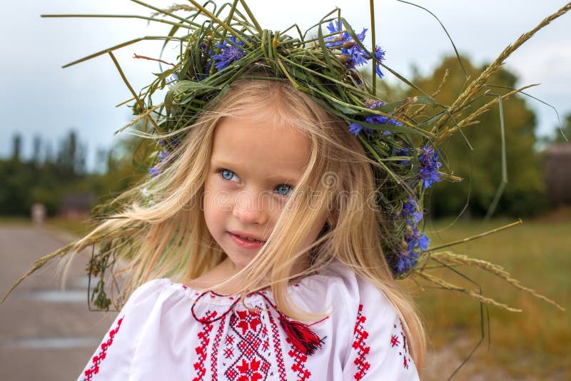 Portret ukraińska dziewczyna w chaplet
