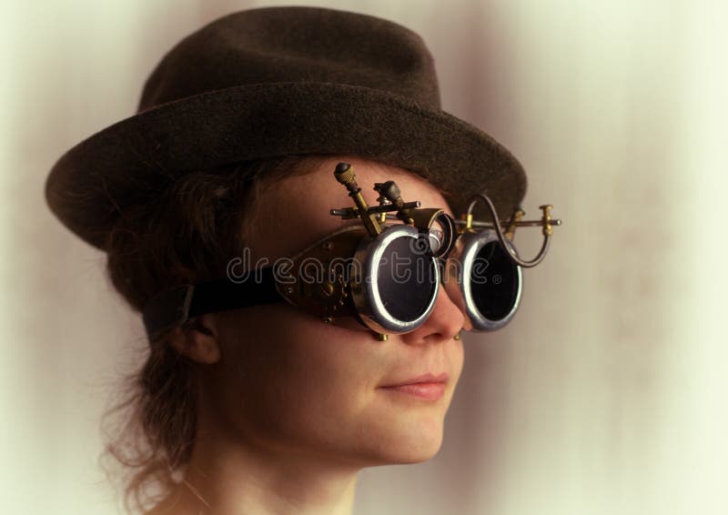 Portret van aantrekkelijk steampunkmeisje royalty-vrije stock afbeelding Portret van aantrekkelijk steampunkmeisje royalty-vrije stock afbeelding