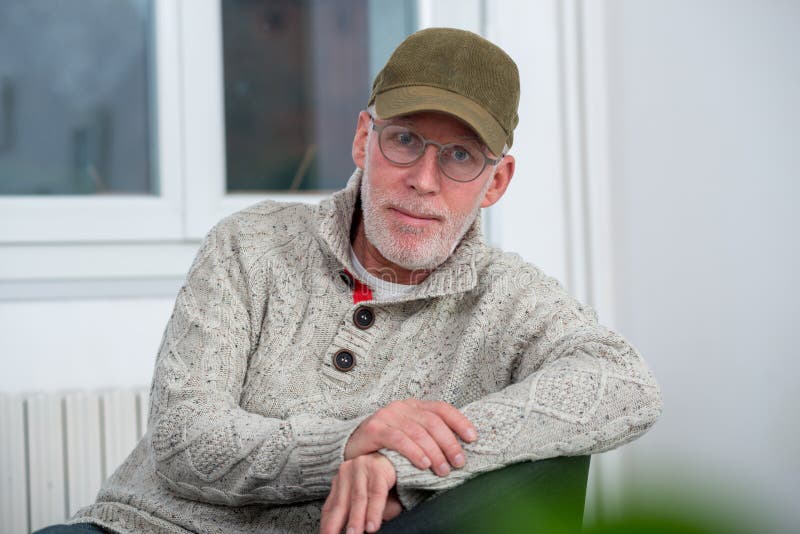 Portret van de knappe rijpe mens met GLB stock fotografie Portret van de knappe rijpe mens met GLB stock fotografie