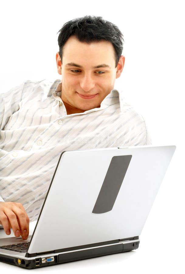 Portret van de ontspannen mens met laptop