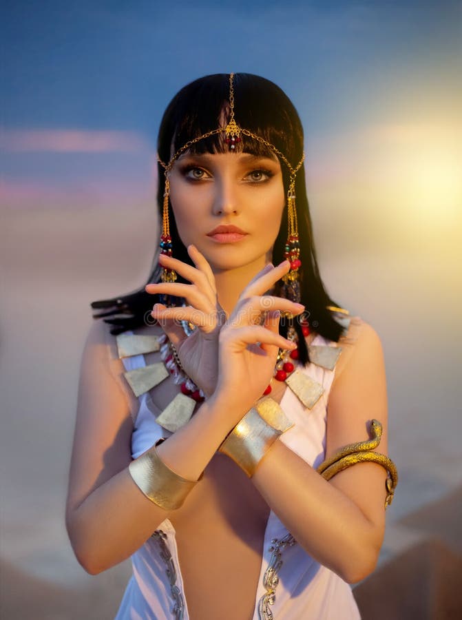 Portret Van Cleopatra Stock Foto Image Of Juwelen Kroon 34668466 