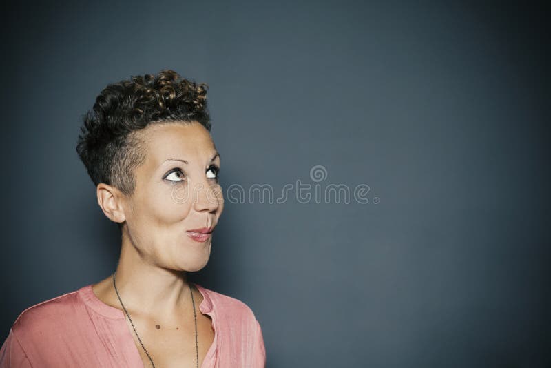 Portret van een jong meisje, lege ruimte royalty-vrije stock foto Portret van een jong meisje, lege ruimte royalty-vrije stock foto