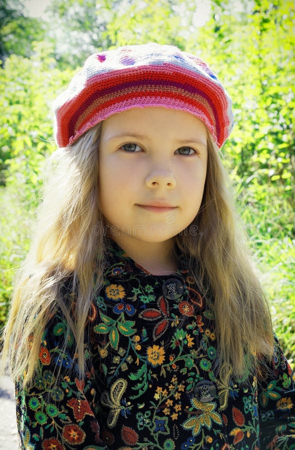 Portret van een jong mooi meisje stock foto