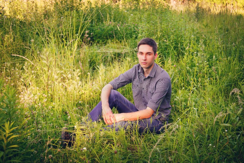 Portret van een jonge mens stock afbeelding Portret van een jonge mens stock afbeelding